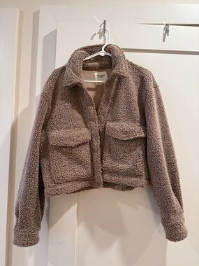 Abercrombie Teddy Sherpa Cropped Jacket in Taupe